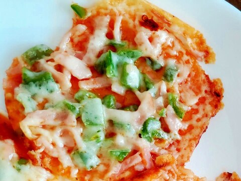 トースターDe簡単☆ハムとピーマンの餃子ピザ